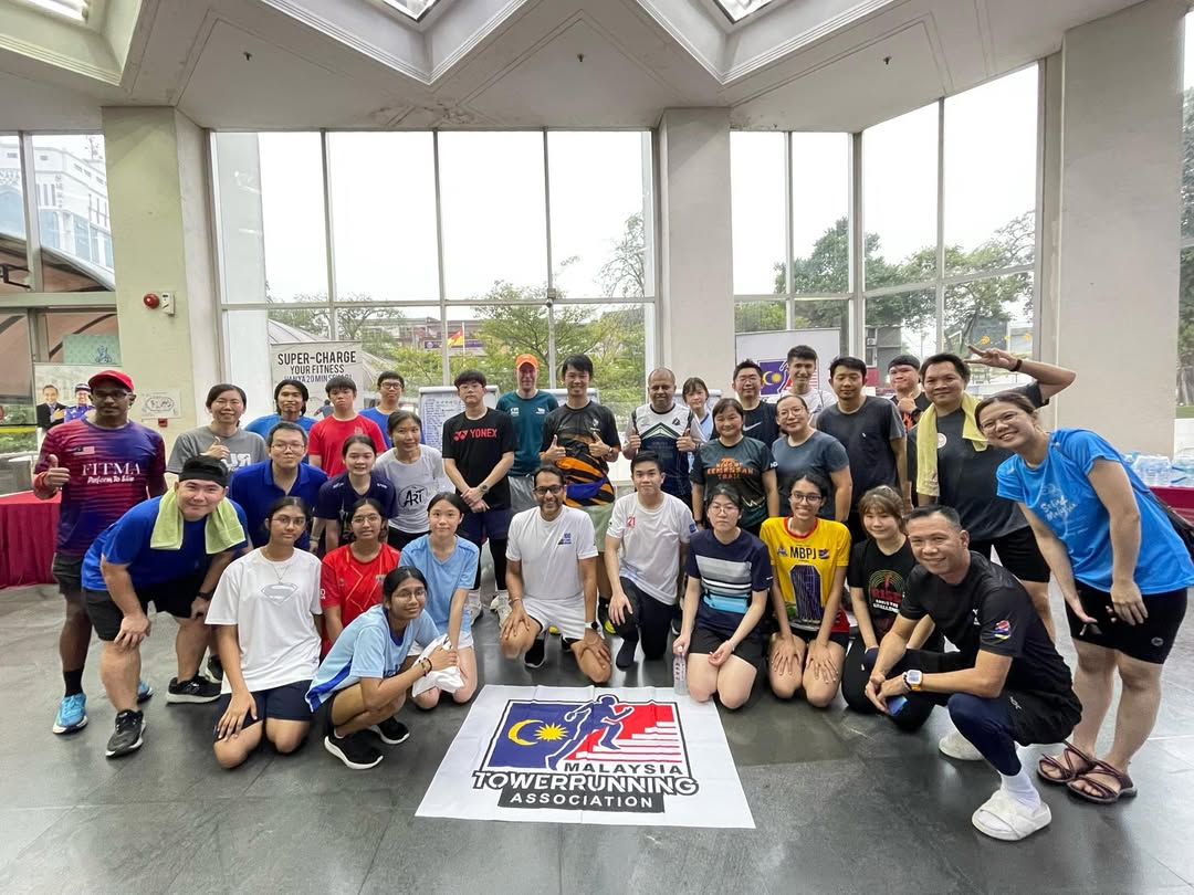 Group photo of 100 Floors Club members at Menara MBPJ